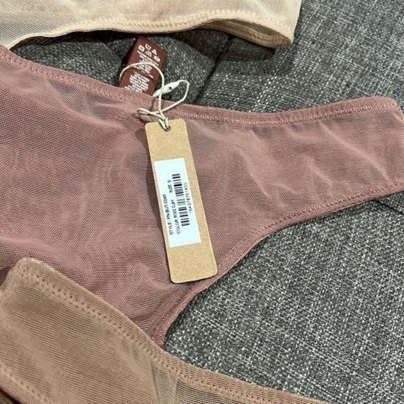 Skims Ultra Fine Mesh Thong - Picture 2 of 2